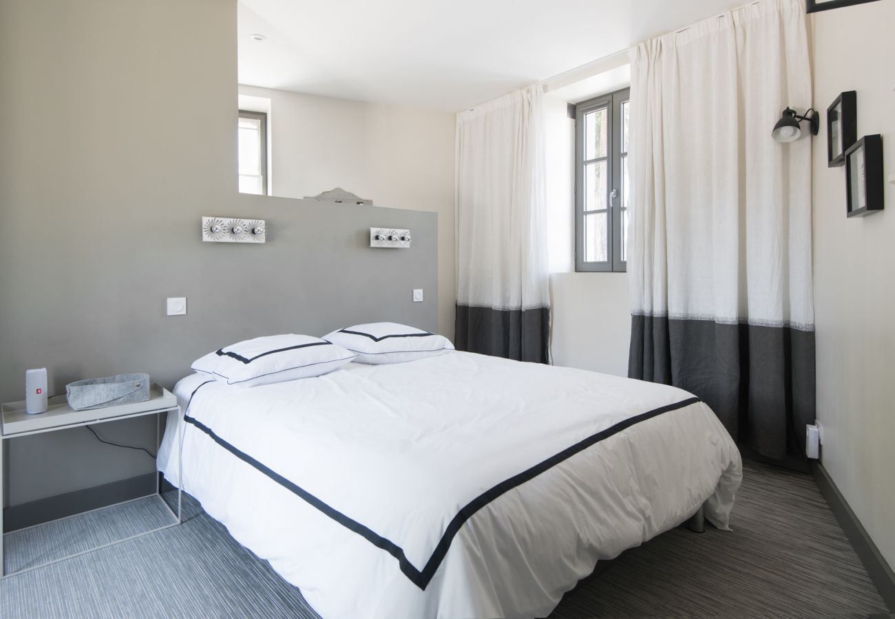 Bright master bedroom with ensuite bathroom 