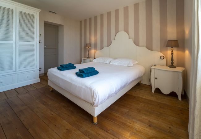 Ile de Ré villa room