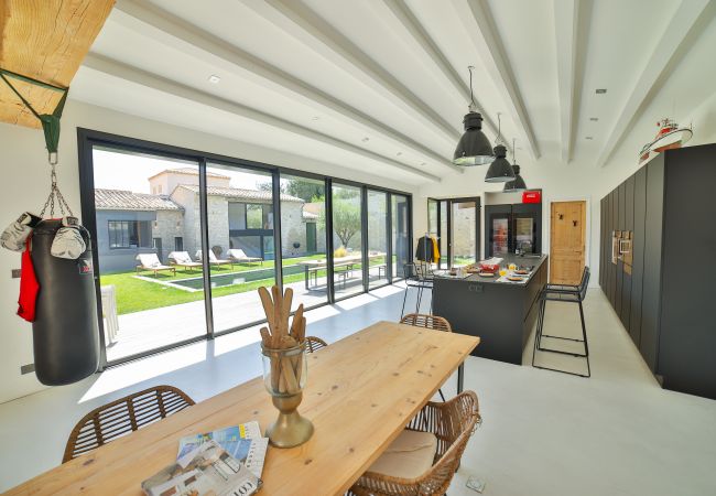 Large dining room and kitchen with bay windows overlooking the pool 