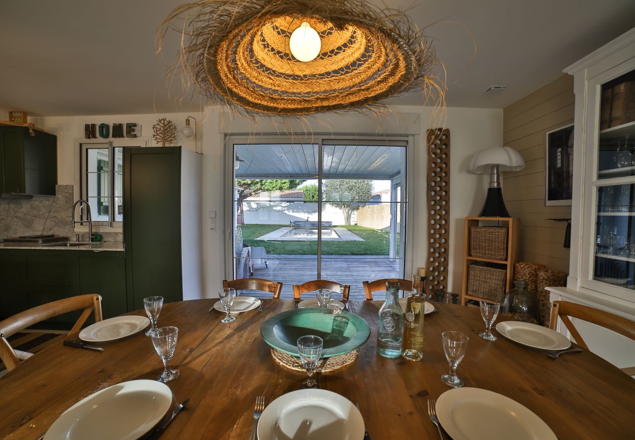The dining room overlooking the garden and pool 