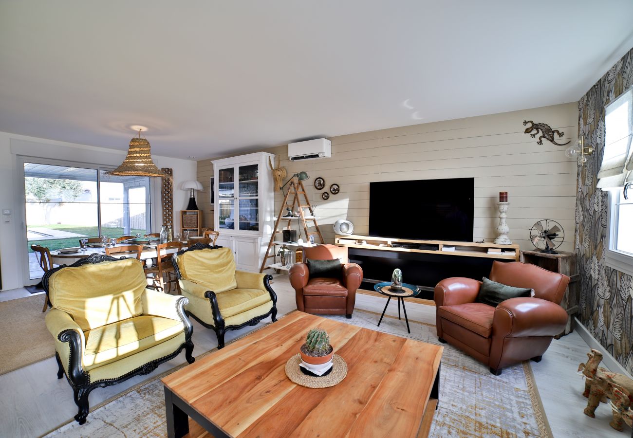 Living room with ethanol fireplace