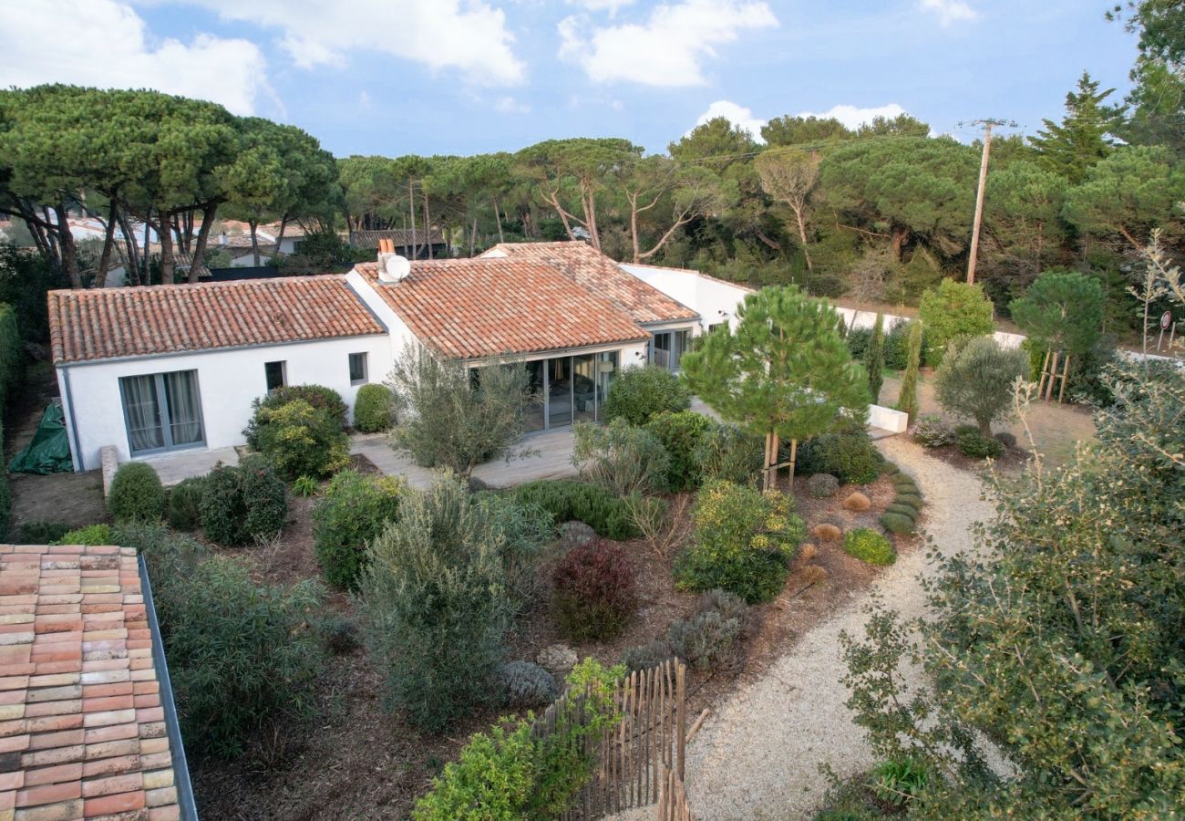 View of the house and garden - villa in the middle of nature on the Ile de Ré