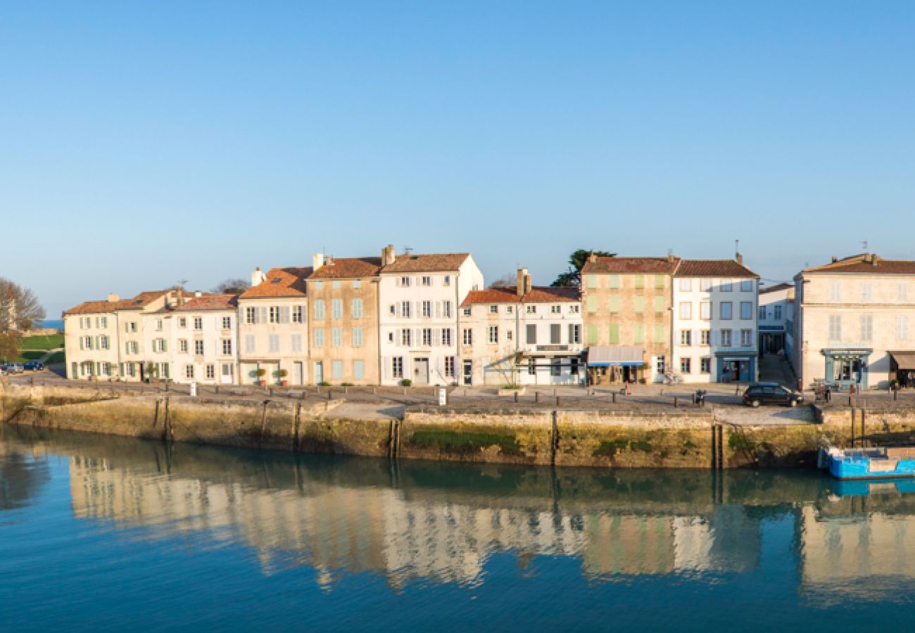 180° view on the port of Saint Martin de Ré