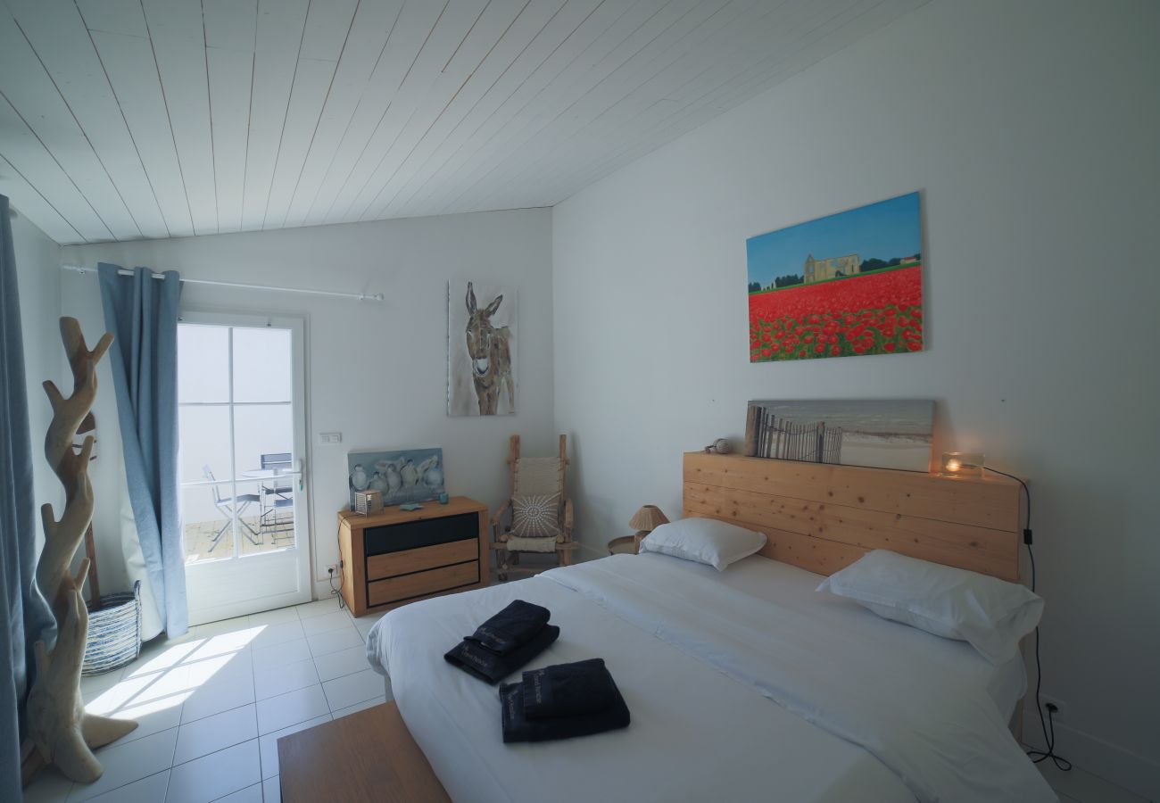 Chambre à coucher avec lit kingsize et terrasse 